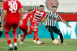 POLUVREME - Partizan bledunjav, Mladost se drži